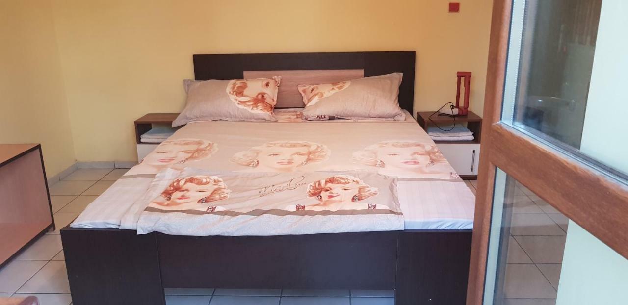Dvete Brezi Hotel Burgas Luaran gambar